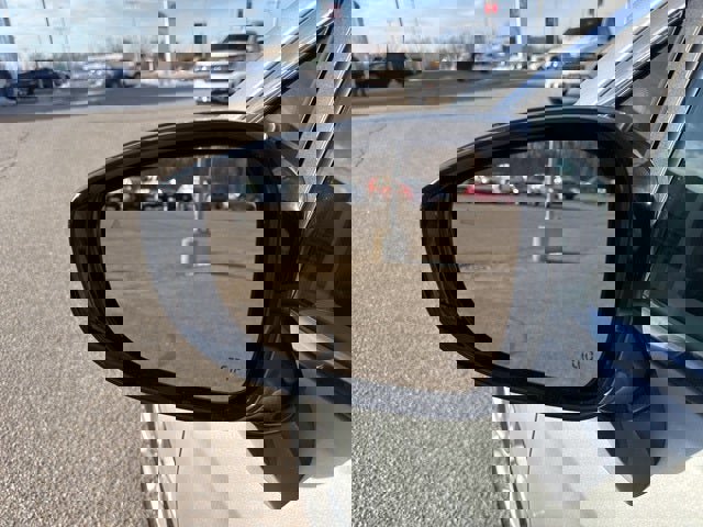 Used 2024 Chrysler Pacifica Touring-L image 7