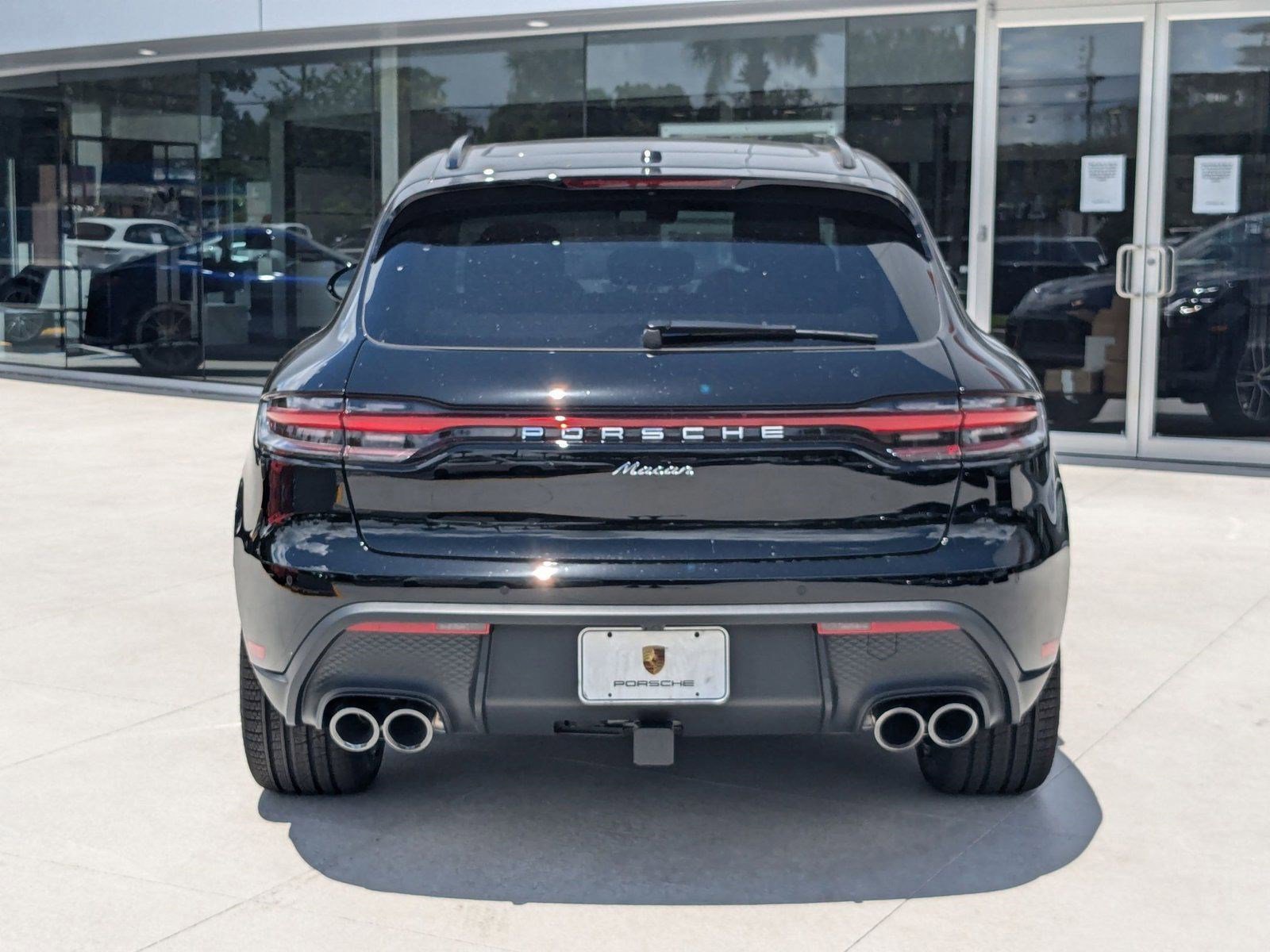 Certified 2025 Porsche Macan image 10