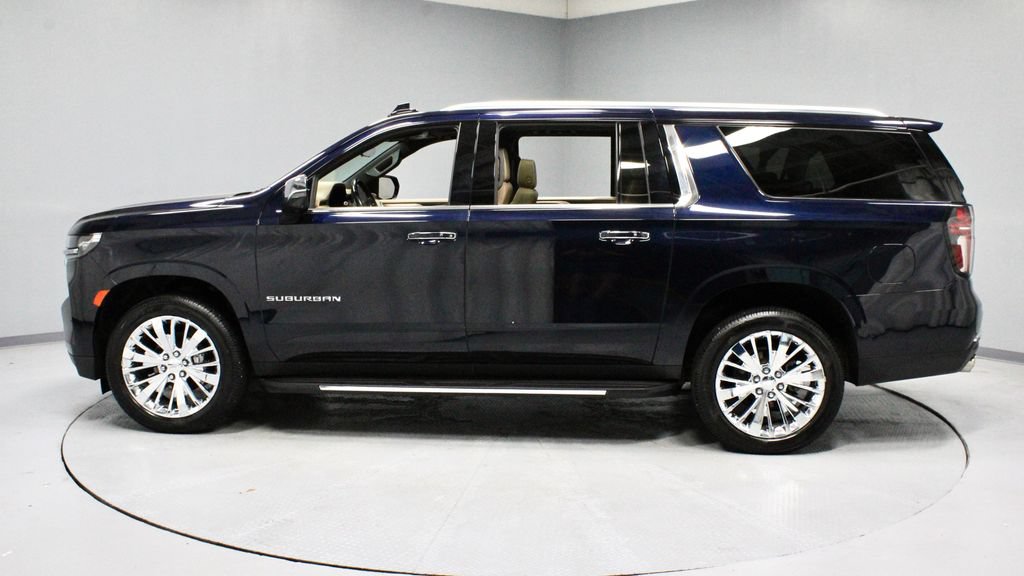 Used 2021 Chevrolet Suburban Premier w/ Premium Package AWD/4WD image 9