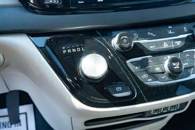 Used 2023 Chrysler Pacifica Touring-L FWD image 20