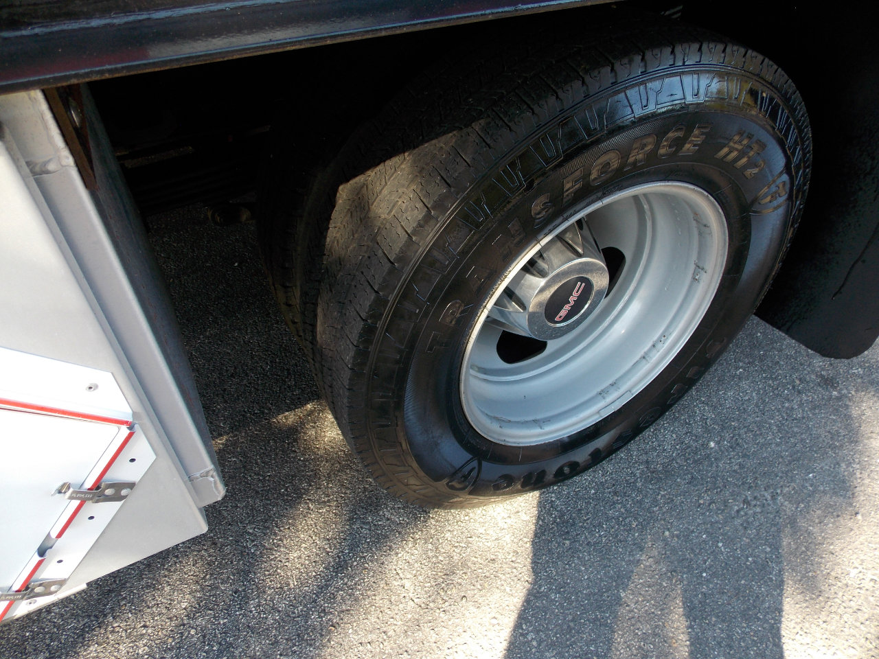 Used 2012 GMC Sierra 3500 SLE w/ SLE Preferred Package image 18