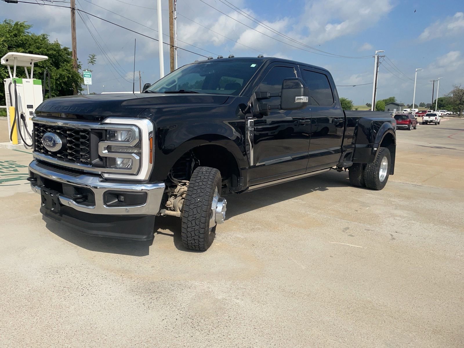 Used 2024 Ford F350 Lariat w/ Lariat Ultimate Package AWD/4WD image 3