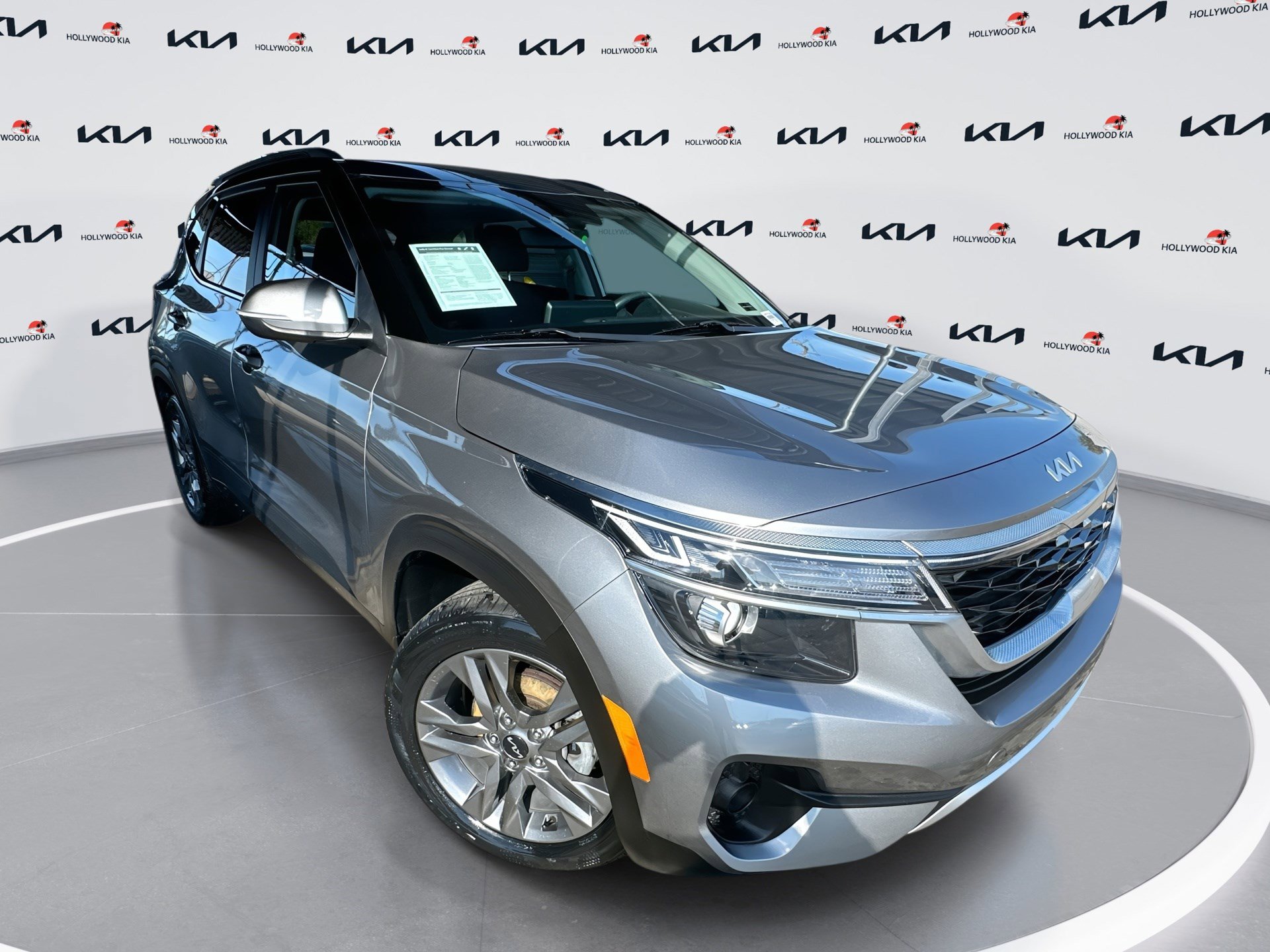 Used 2023 Kia Seltos S w/ Navigation Package image 1