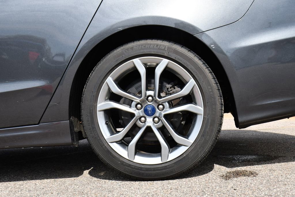 Used 2020 Ford Fusion SEL FWD image 39