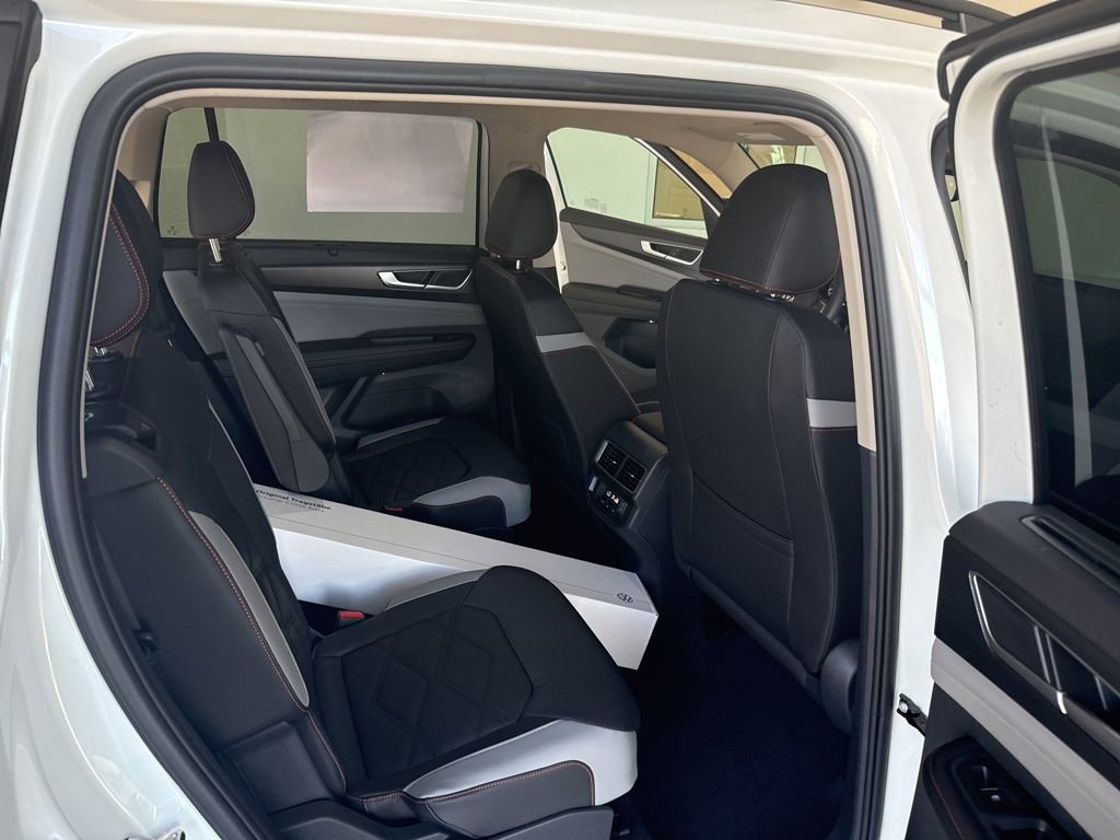 New 2026 Volkswagen Atlas Peak Edition image 14