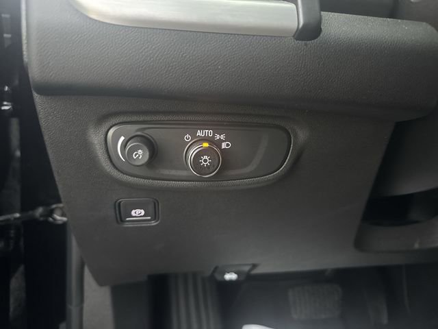 Used 2023 GMC Terrain SLE w/ Driver Convenience Package image 17