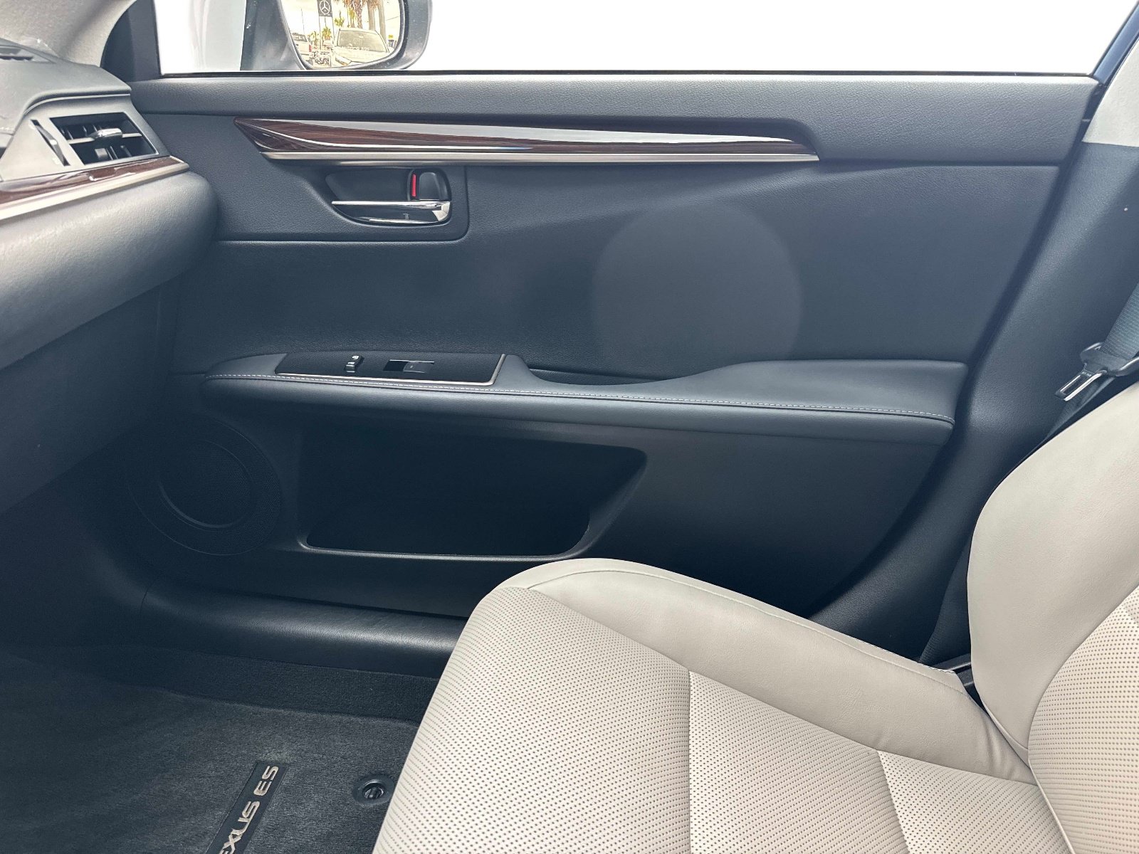 Used 2017 Lexus ES 350 w/ Premium Package FWD image 22
