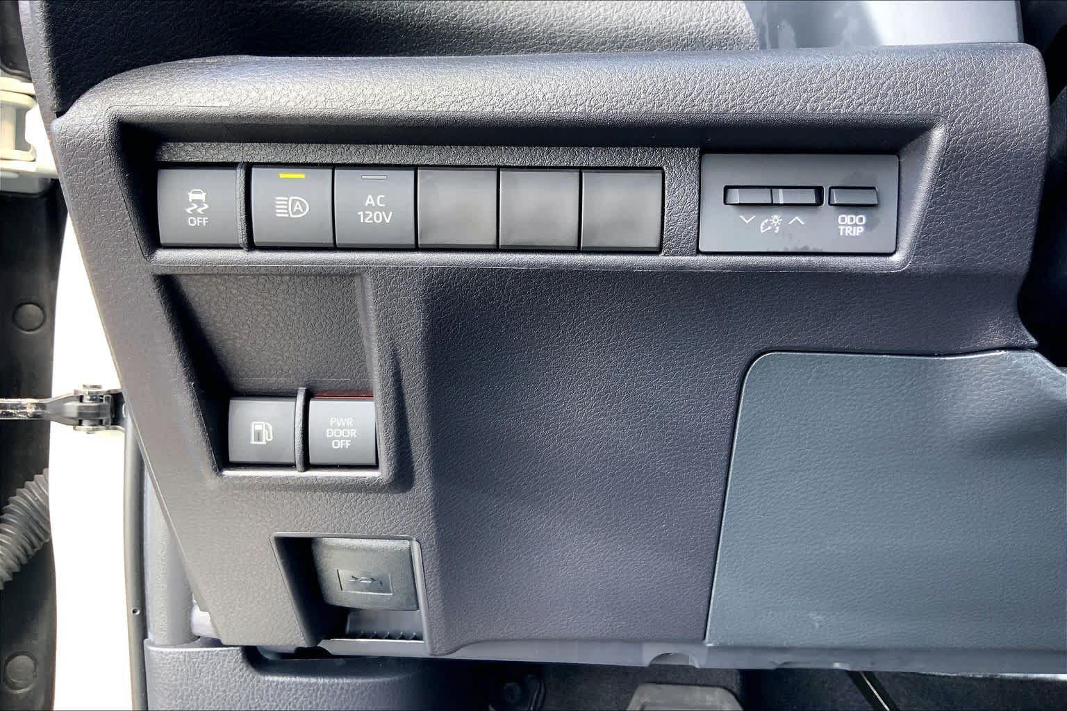 Certified 2026 Toyota Sienna XLE Woodland Edition AWD/4WD image 33