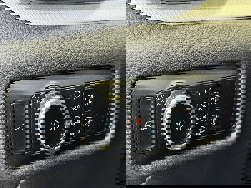 Used 2024 Ford Explorer XLT w/ Equipment Group 202A image 31