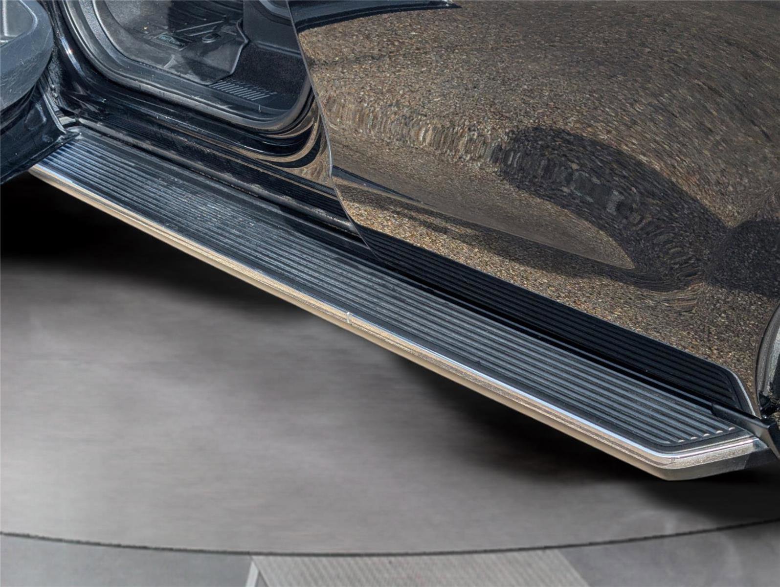 Used 2018 Ford Expedition XLT w/ Equipment Group 202A RWD image 32