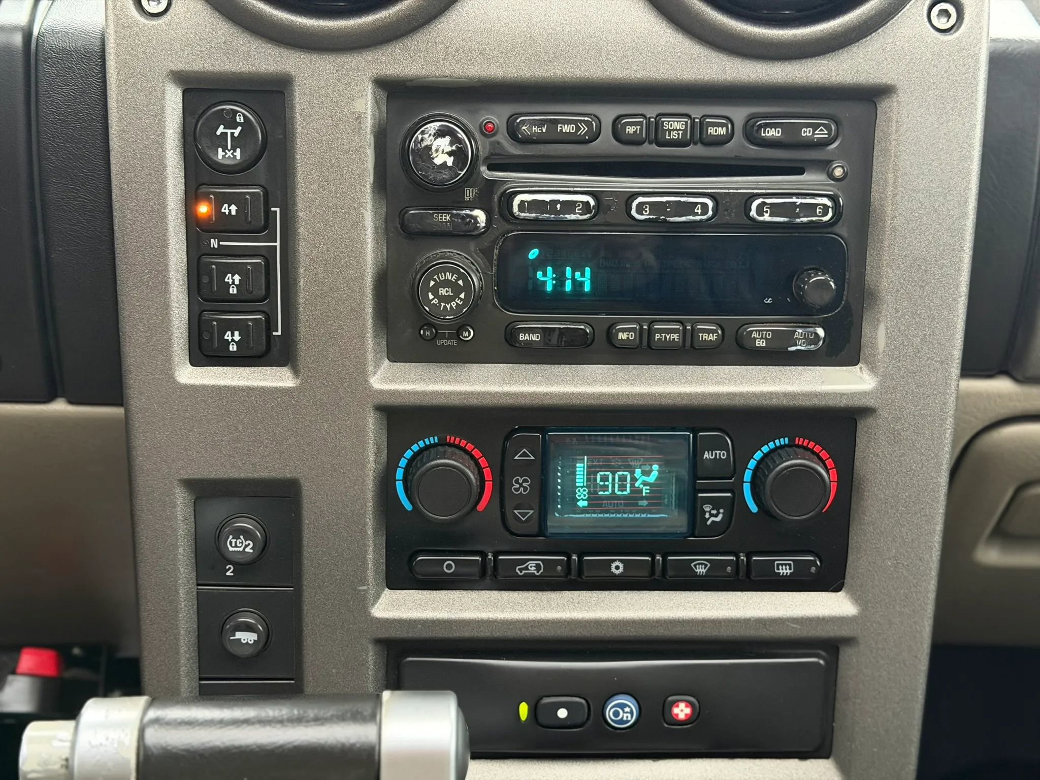 Used 2004 HUMMER H2 w/ Preferred Equipment Group AWD/4WD image 32
