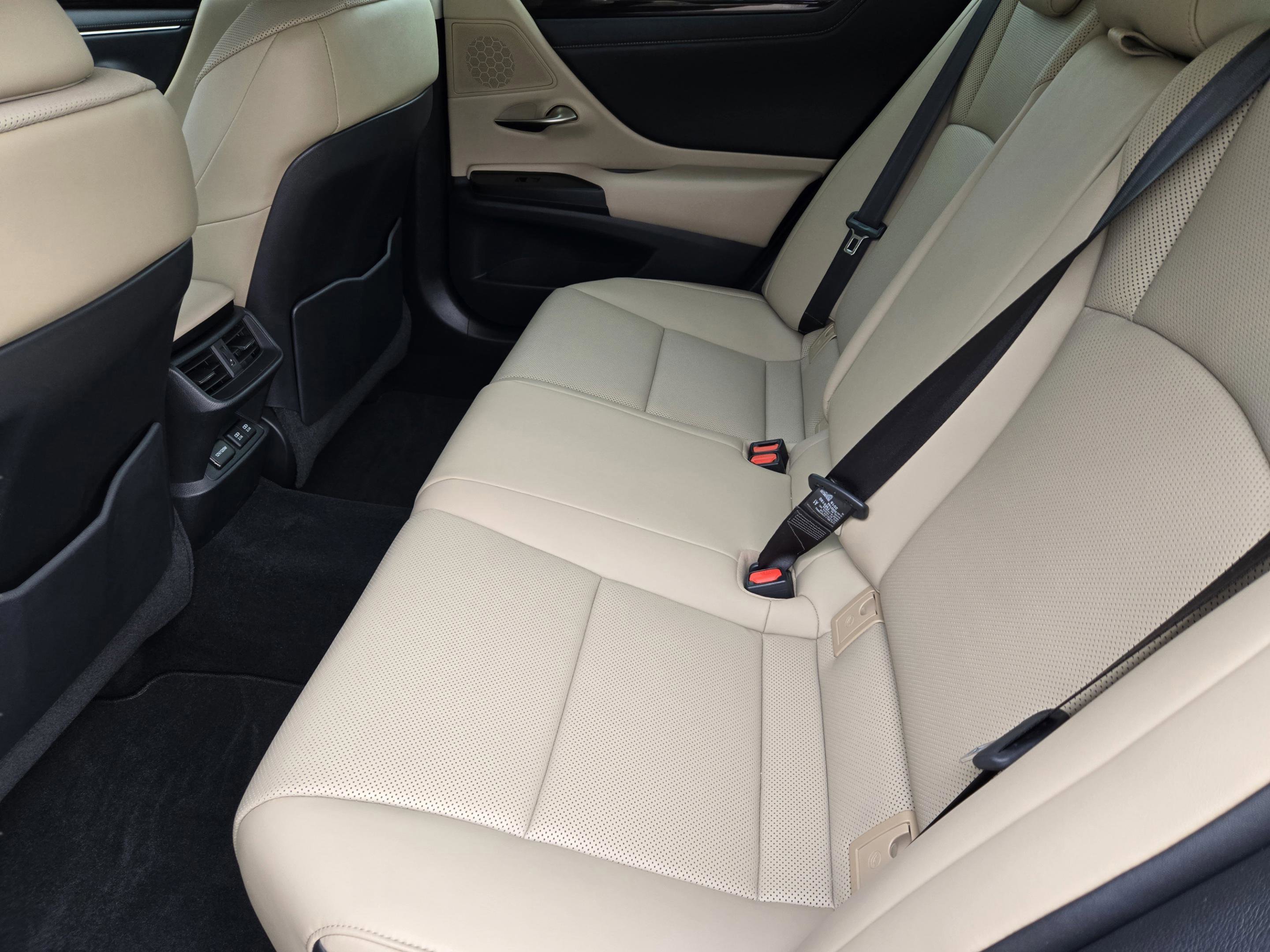 Used 2019 Lexus ES 350 w/ Premium Package FWD image 32