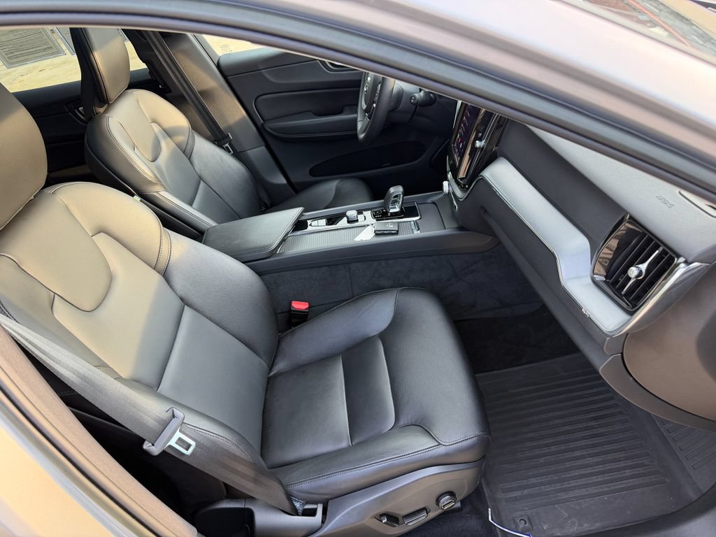 Used 2023 Volvo XC60 T8 Core AWD/4WD image 22