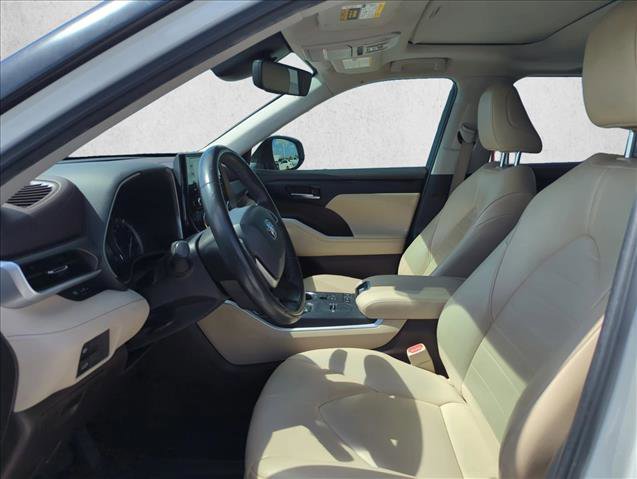 Used 2022 Toyota Highlander XLE image 9