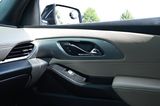 Used 2023 Chevrolet Traverse LS FWD image 23