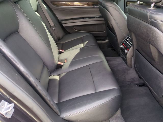Used 2015 BMW 740i image 27