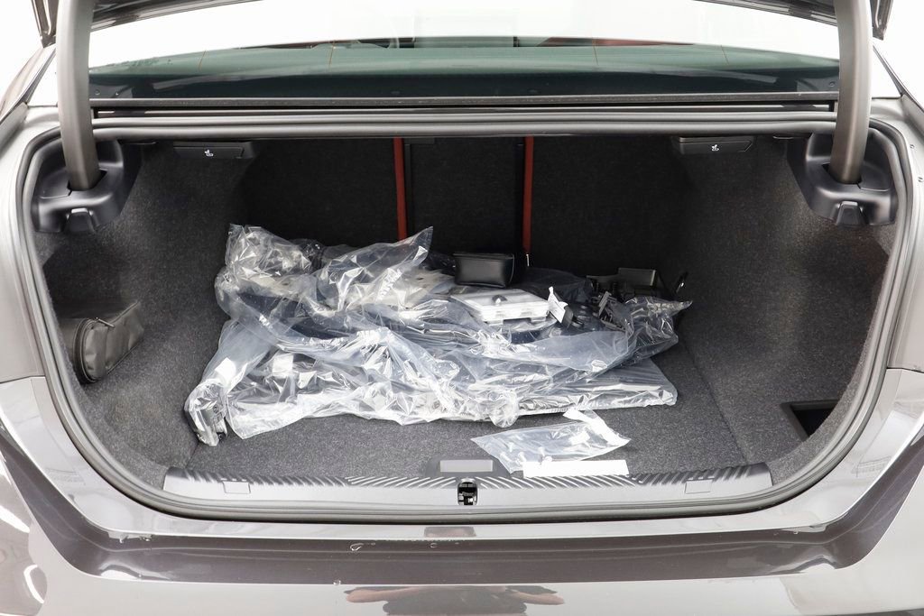 Used 2025 BMW i5 xDrive40 w/ Premium Package image 18