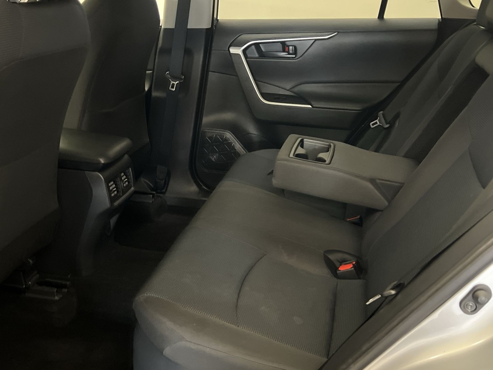 Used 2020 Toyota RAV4 LE w/ All Weather Liner Package AWD/4WD image 23