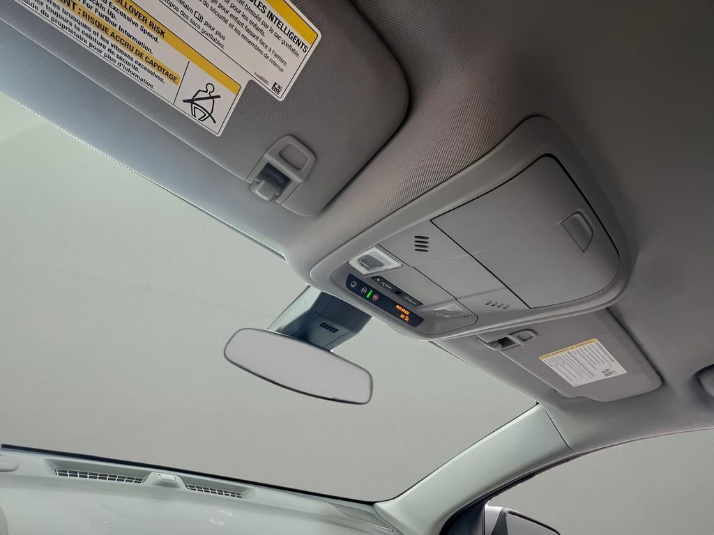 Used 2023 Chevrolet Equinox LT w/ Driver Convenience Package image 16