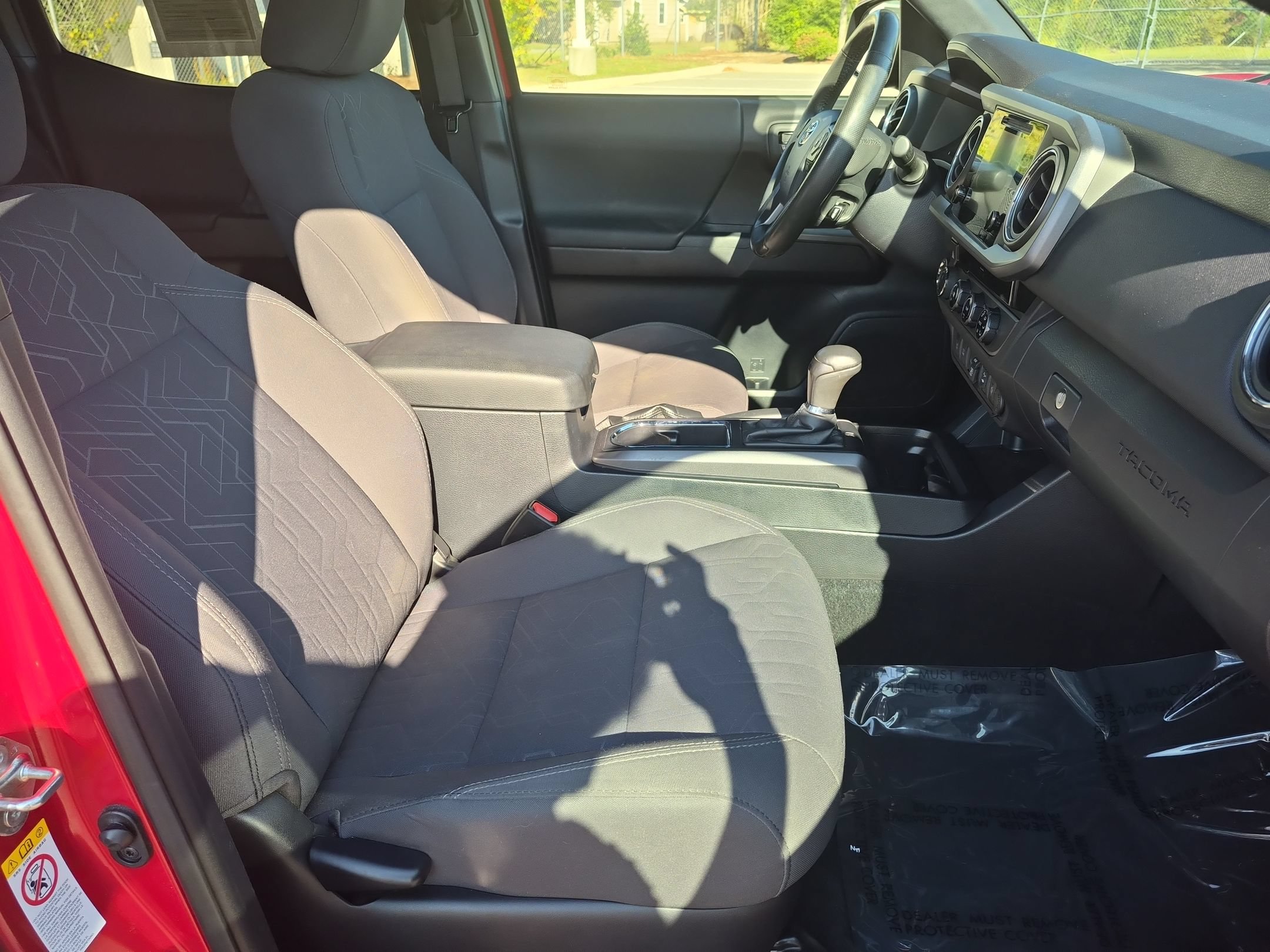Used 2018 Toyota Tacoma TRD Off-Road w/ Technology Package AWD/4WD image 35