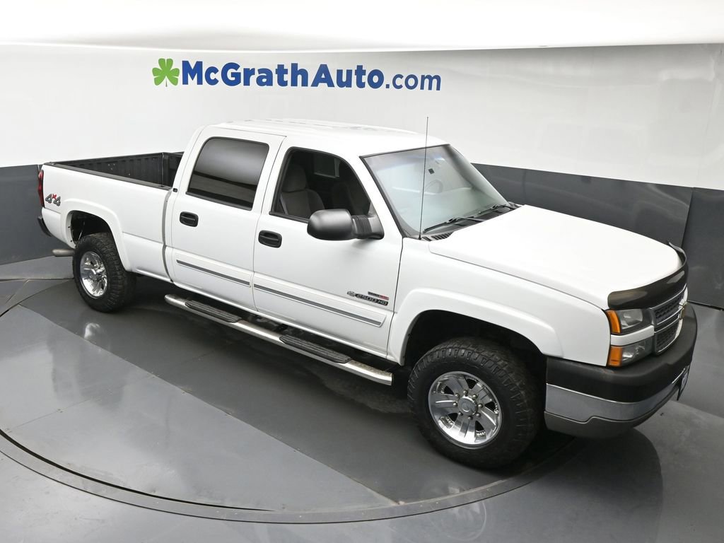 Used 2005 Chevrolet Silverado 2500 LS w/ Heavy-Duty Power Package image 3