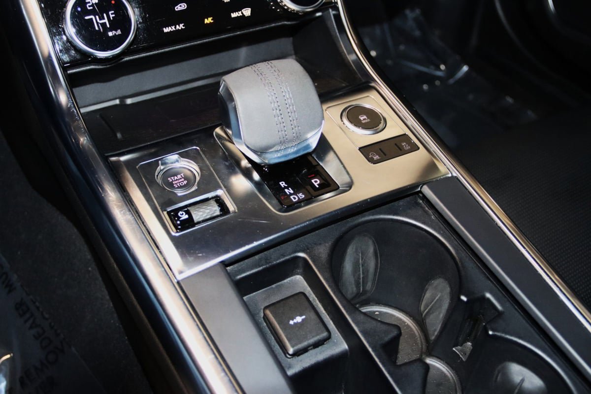 Used 2021 Jaguar XF R-Dynamic SE image 44