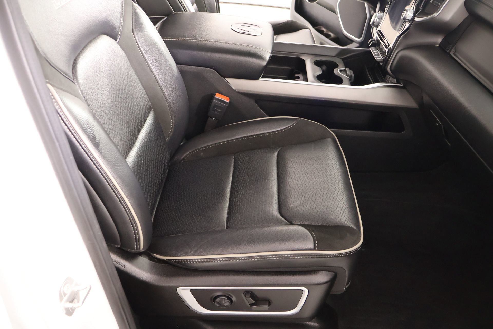 Used 2021 RAM 1500 Laramie image 14