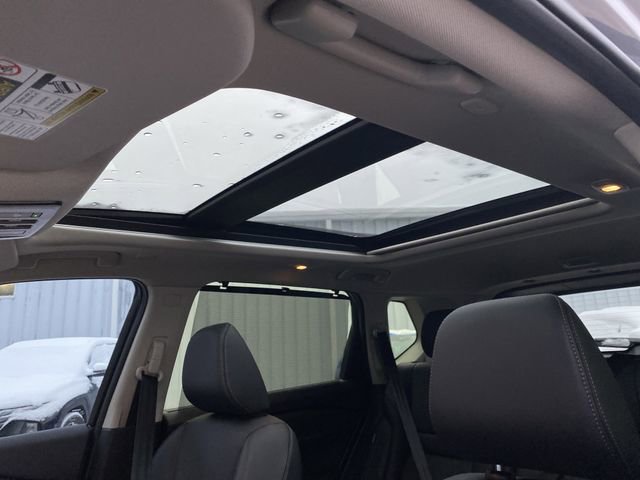 Used 2025 Nissan Rogue SL w/ SL Premium Package image 7