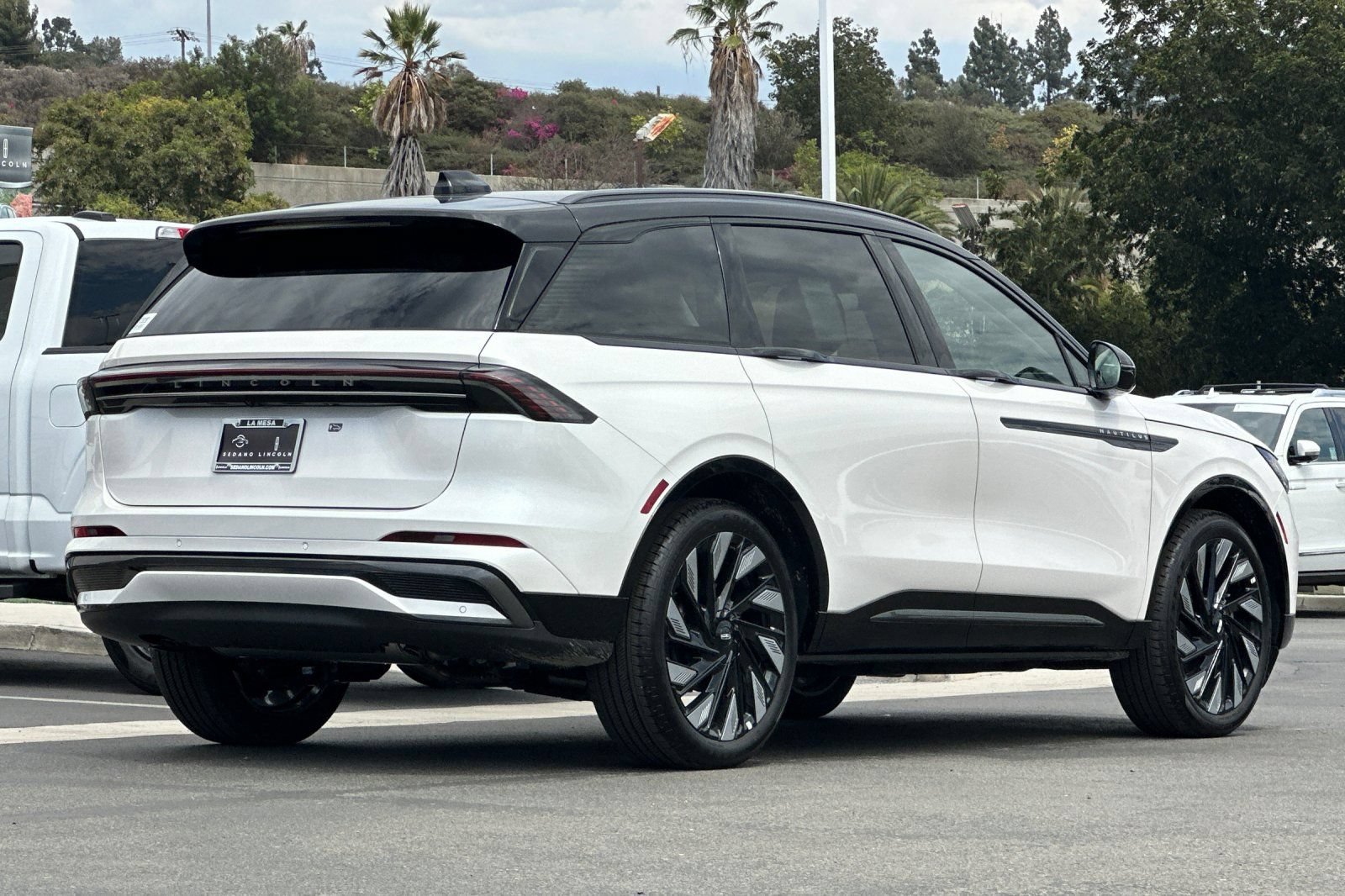 New 2026 Lincoln Nautilus Reserve w/ Jet Appearance Package AWD/4WD image 3