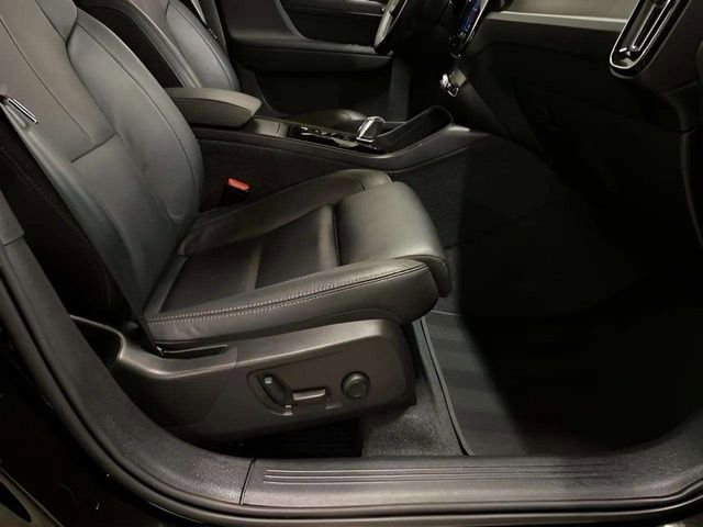 Used 2025 Volvo XC40 B5 Plus image 75