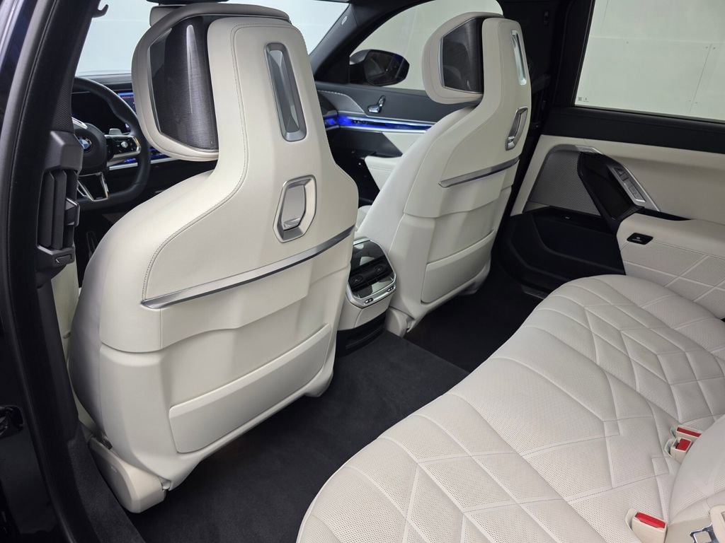 Used 2024 BMW 760i xDrive w/ Executive Package image 15