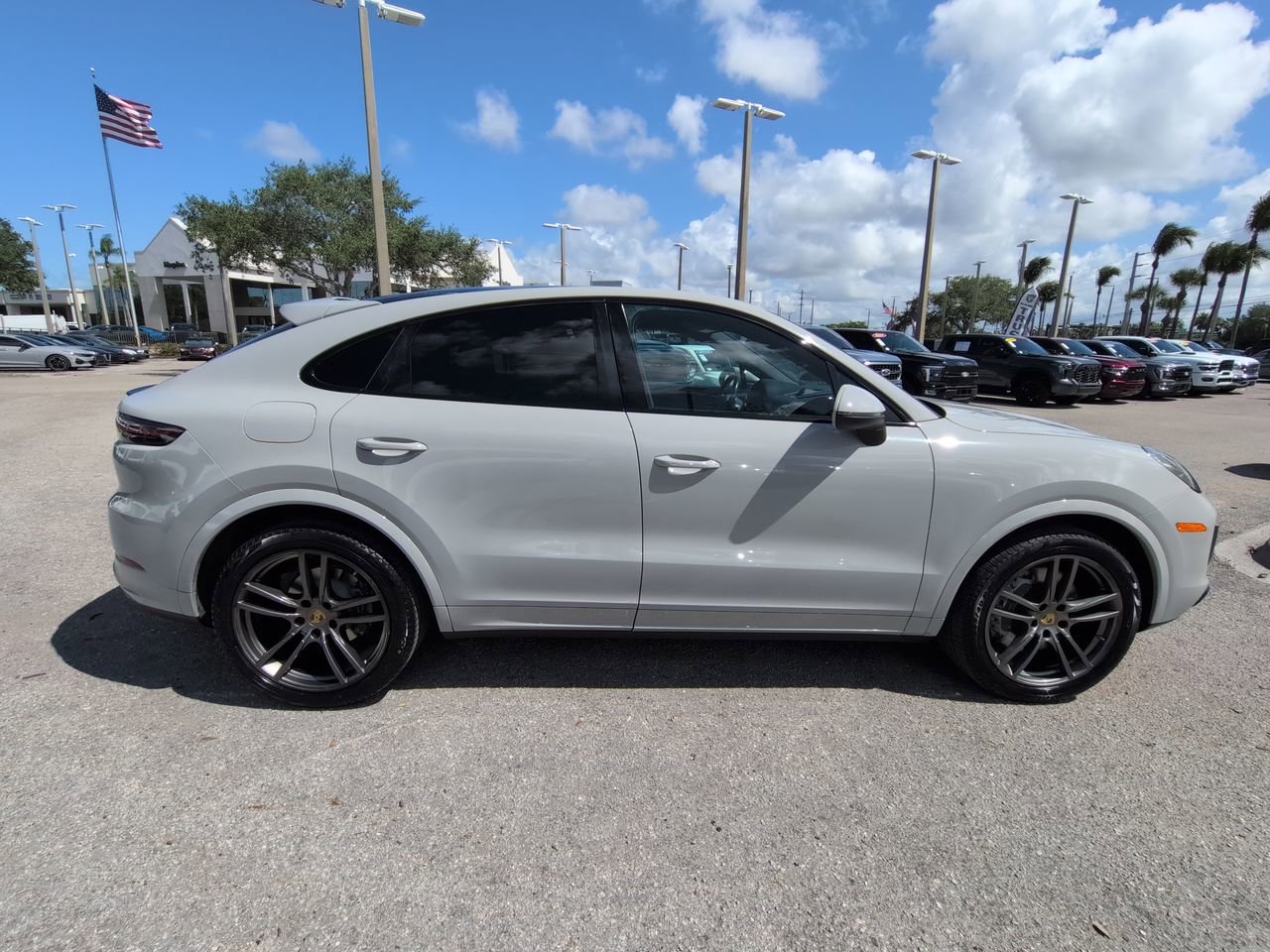 Used 2021 Porsche Cayenne Coupe AWD/4WD image 4