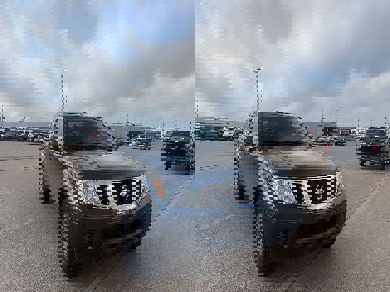 Used 2016 Nissan Frontier SV image 2