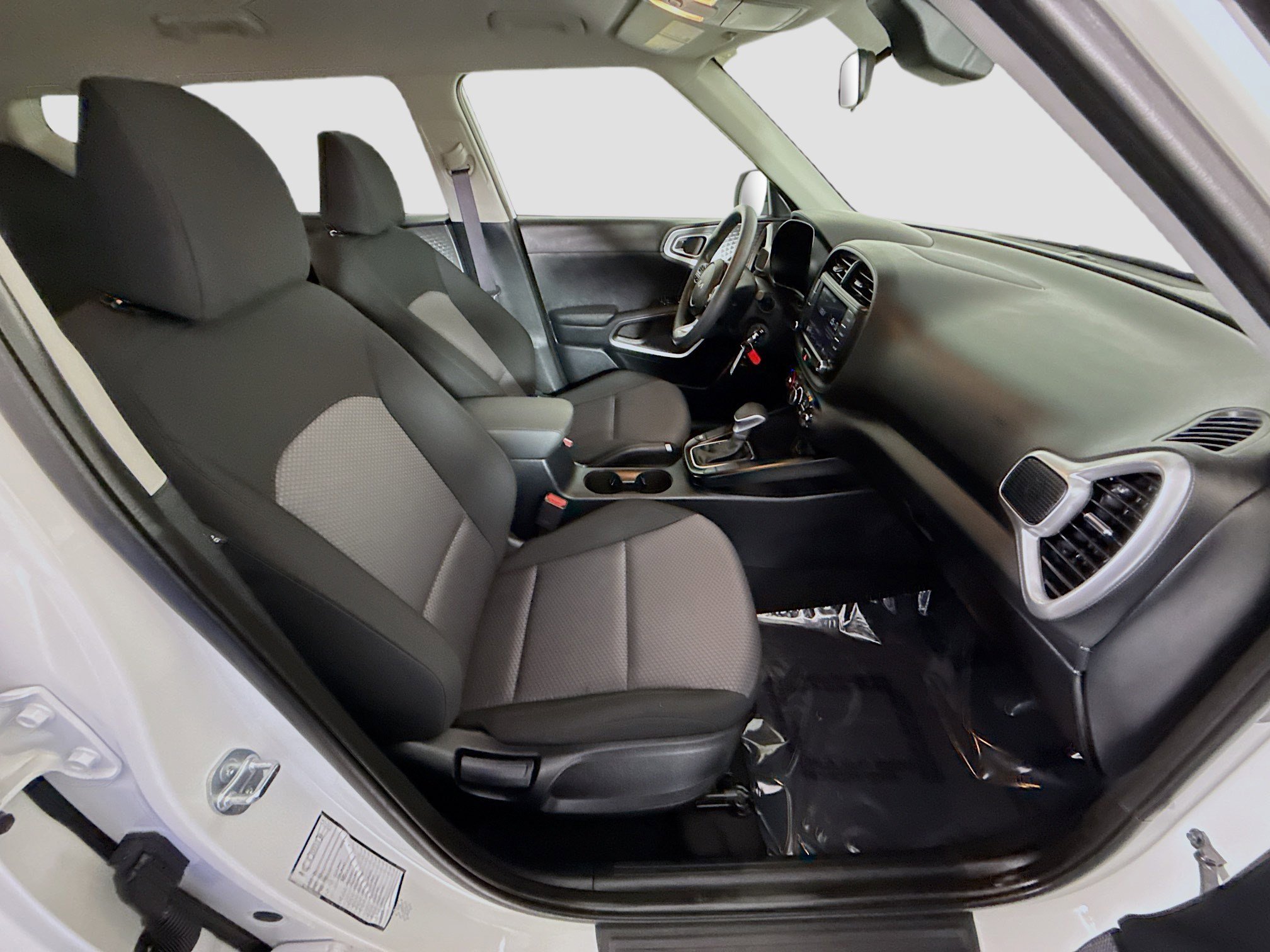 Used 2025 Kia Soul LX w/ LX Technology Package FWD image 28