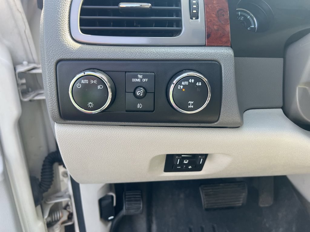 Used 2011 Chevrolet Tahoe LTZ AWD/4WD image 11