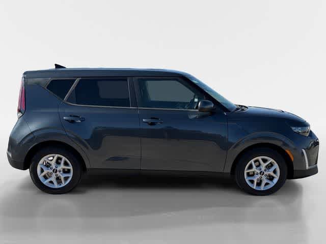 Used 2023 Kia Soul LX w/ LX Technology Package FWD image 6