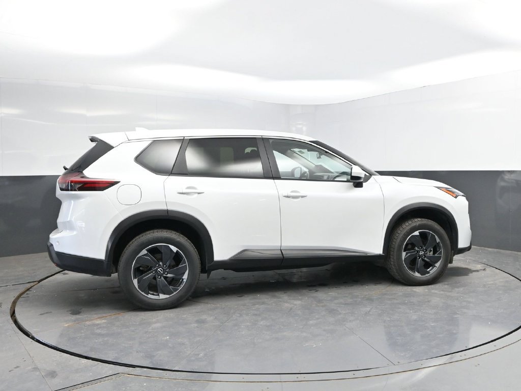 Used 2025 Nissan Rogue SV FWD image 8