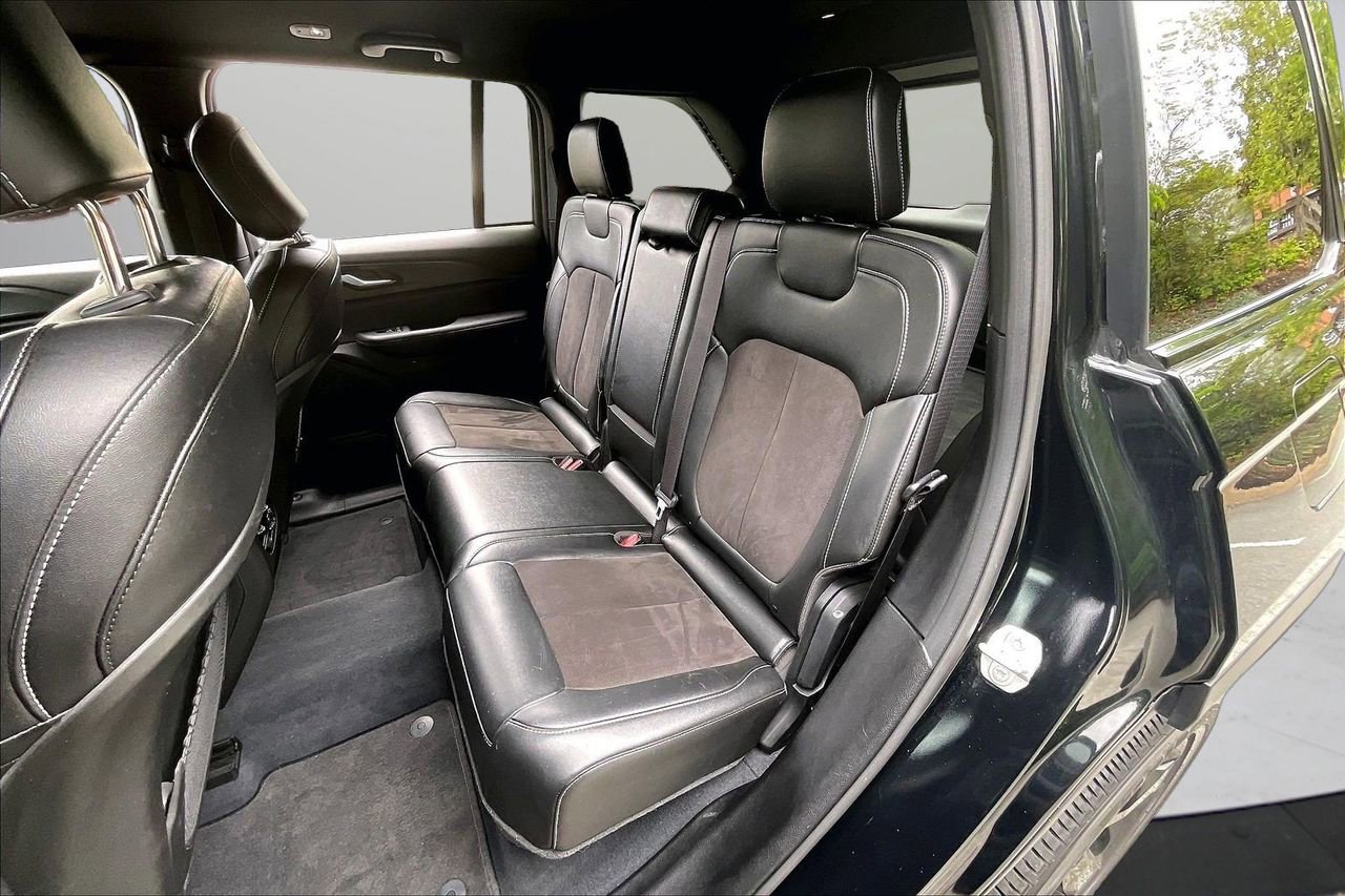 Used 2023 Jeep Grand Cherokee Altitude AWD/4WD image 22