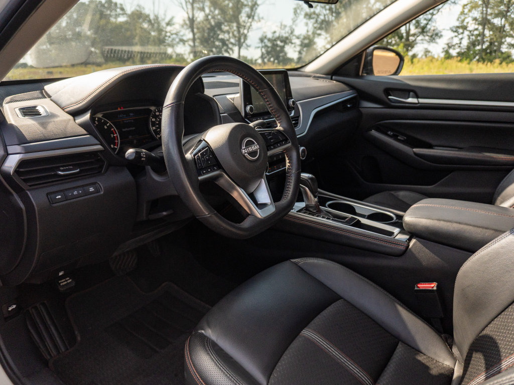 Used 2025 Nissan Altima 2.5 SR FWD image 11