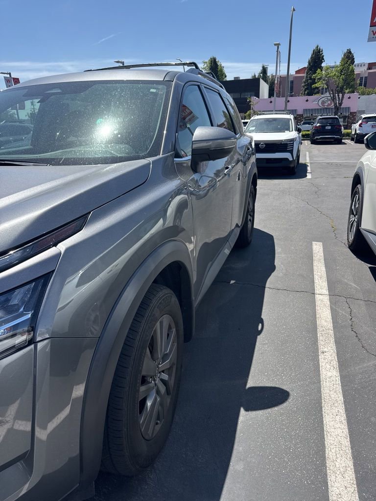 Certified 2022 Nissan Pathfinder SV FWD image 2