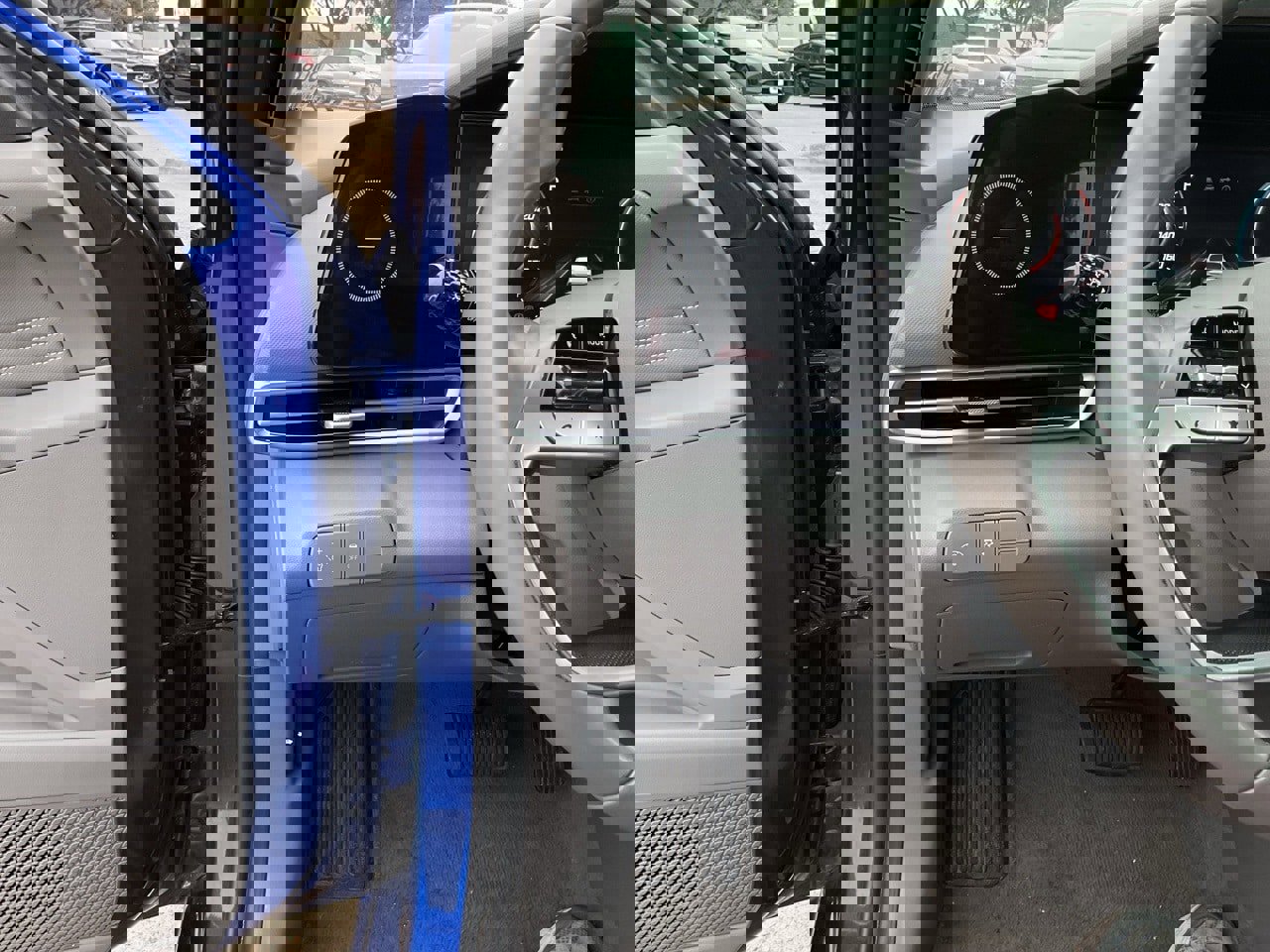 Used 2025 Hyundai Elantra SEL image 28