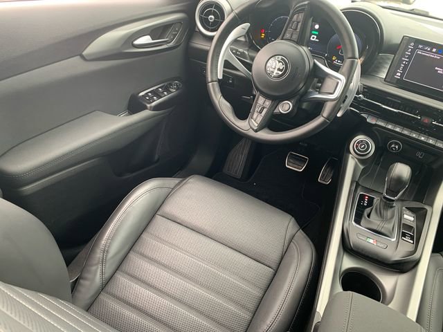 Used 2024 Alfa Romeo Tonale Veloce w/ Premium Interior Package image 19