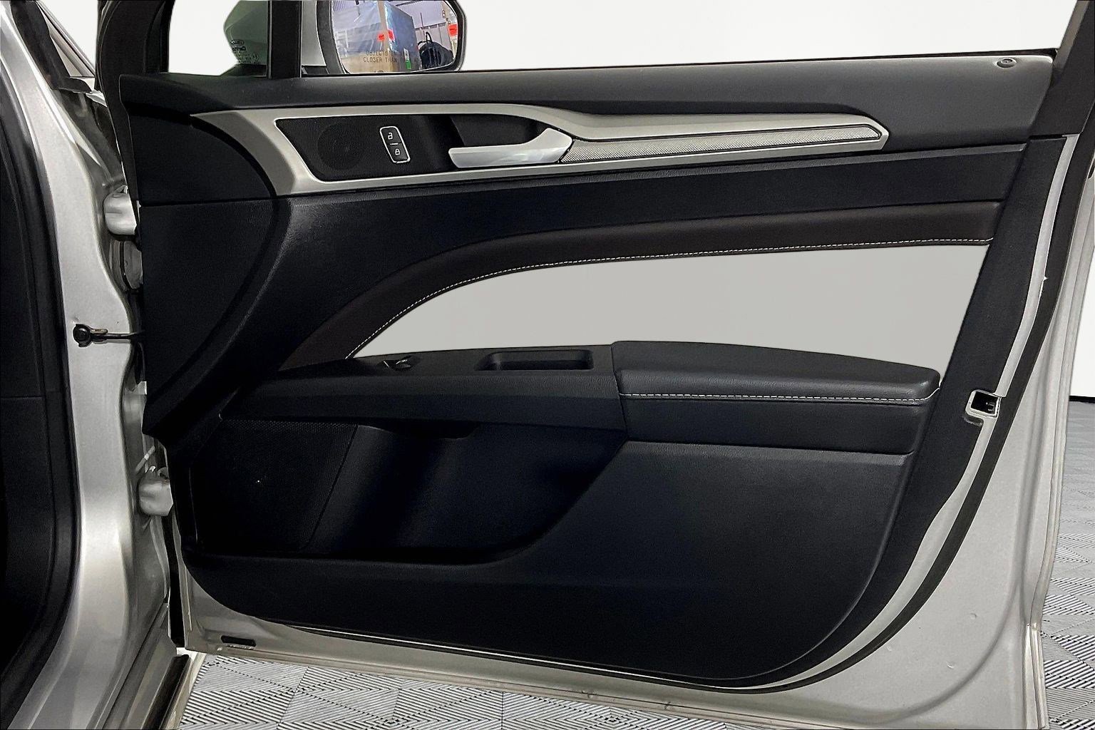 Used 2019 Ford Fusion SE w/ Equipment Group 151A image 27