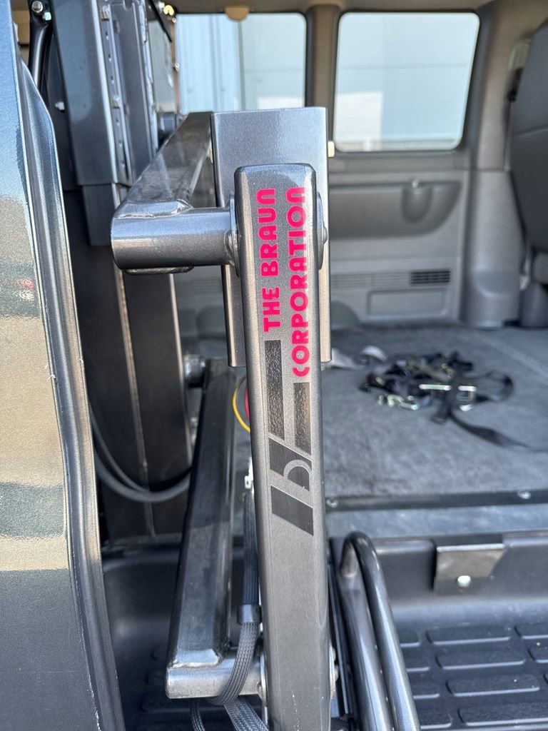 Used 2003 GMC Savana 1500 Passenger w/ Sle Preferred Equipment Group image 22