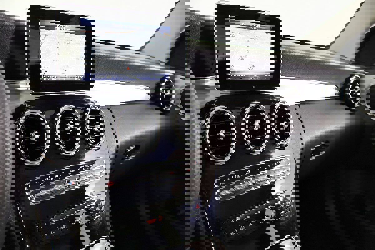 Used 2015 Mercedes-Benz C 300 Sport image 29