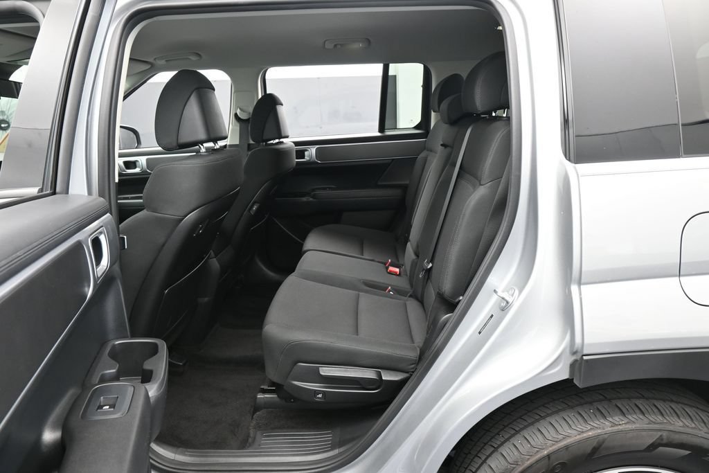 Used 2025 Hyundai Santa Fe SE FWD image 30