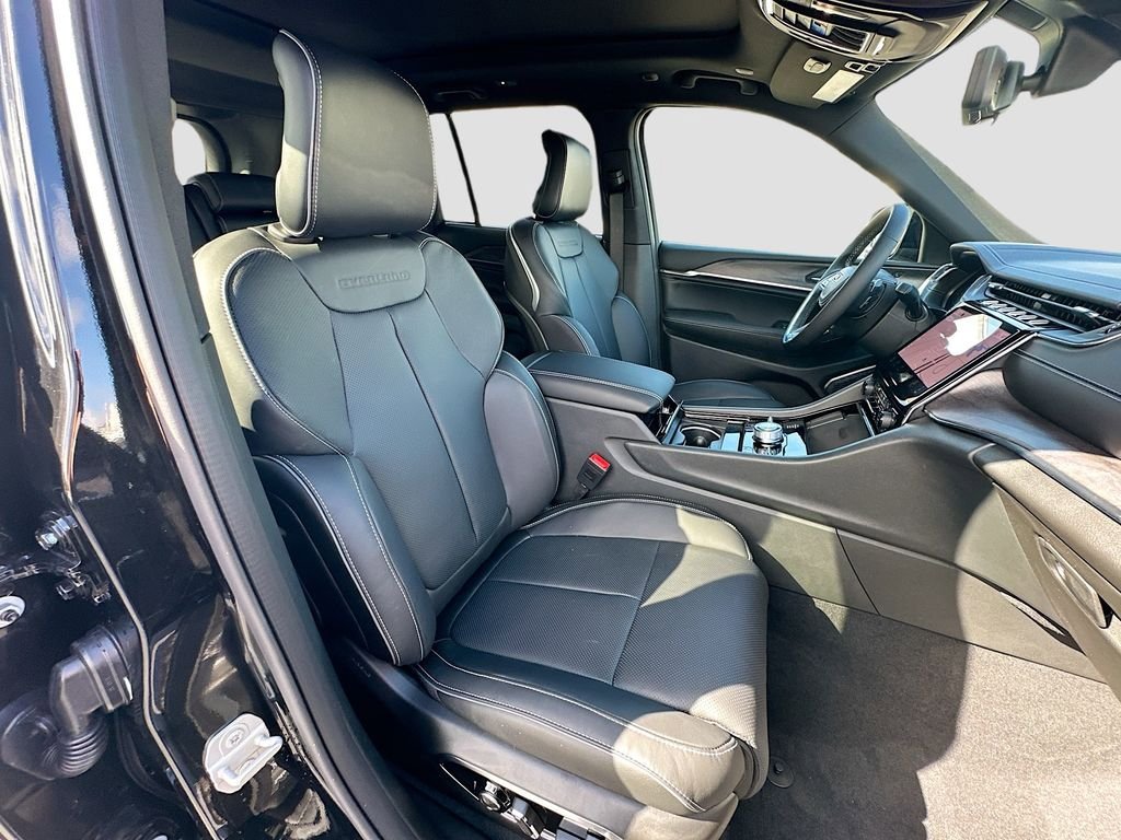 New 2025 Jeep Grand Cherokee Overland w/ Luxury Tech Group IV image 32