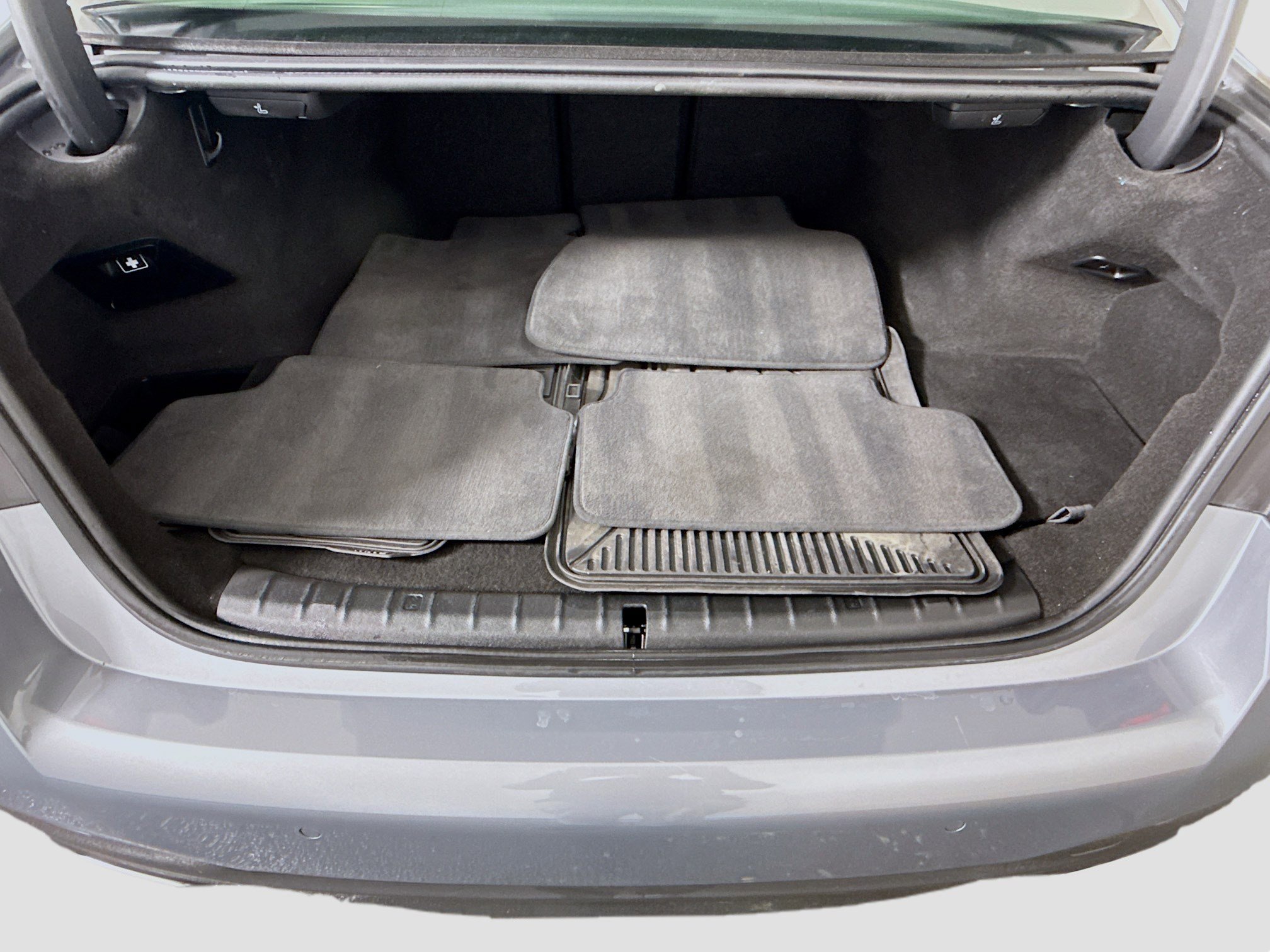 Used 2023 BMW 530e w/ M Sport Package image 35