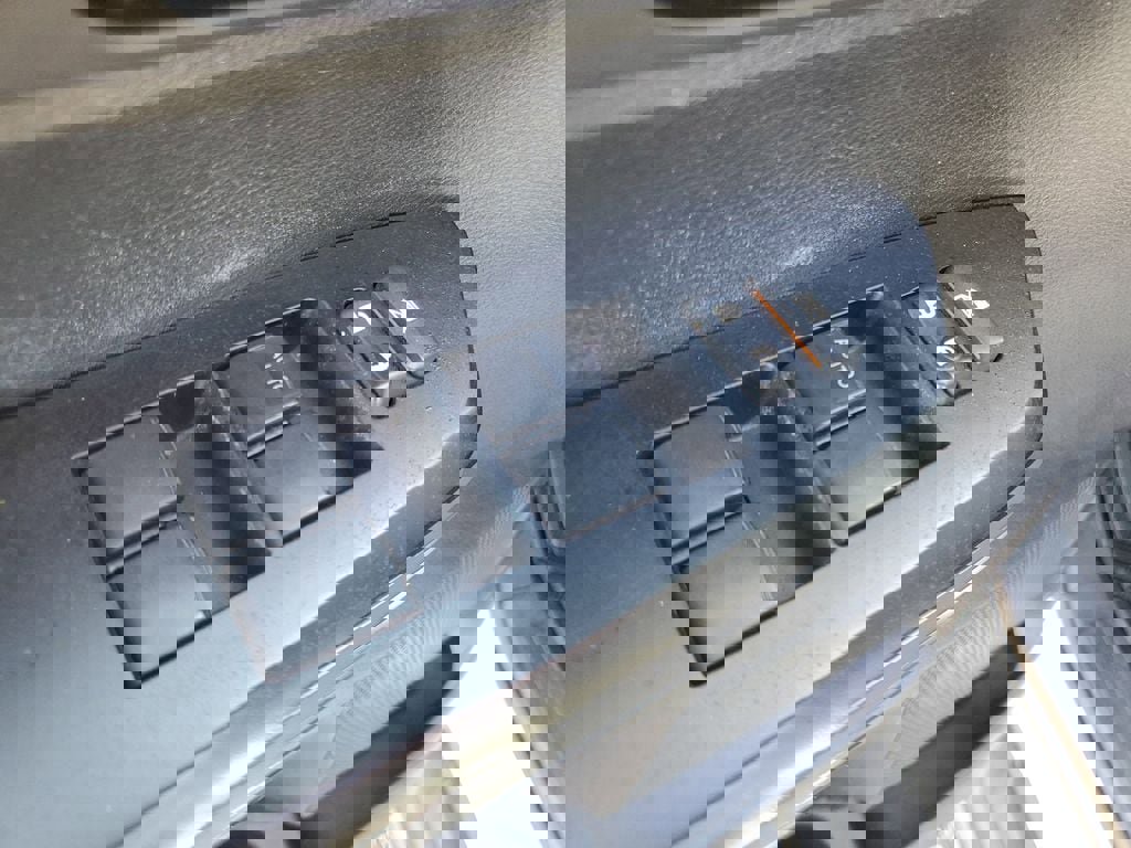 Used 2018 Toyota Tundra SR image 9