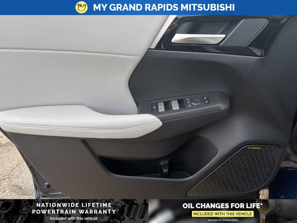 New 2026 Mitsubishi Outlander SE AWD/4WD image 11